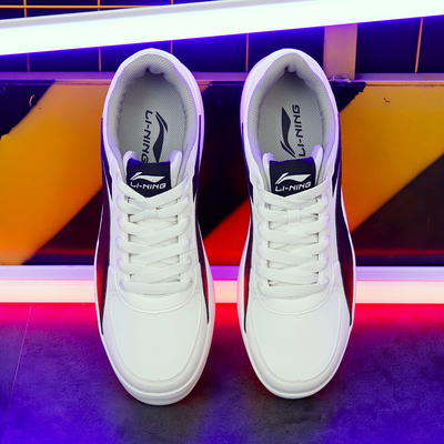 2020秋季白色风尚 李宁男款板鞋，休闲潮搭新选择