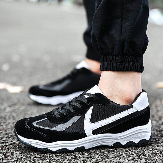 别再纠结怎么搭配，帅气男人出街直接穿运动鞋，时尚又舒适